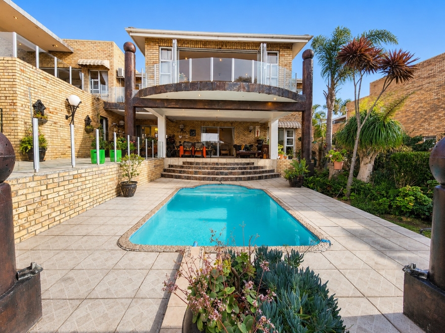 5 Bedroom Property for Sale in Wavecrest Eastern Cape